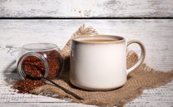 Чай ройбуш: 5 полезных свойств, побочные эффекты и многое другое